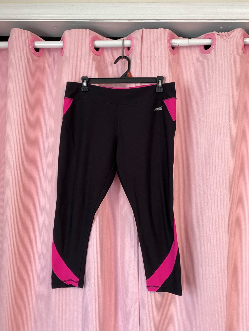 Aviva Athletic Capri Leggings